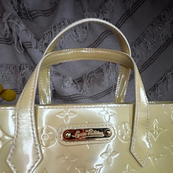 💎 Louis Vuitton Vernis Monogram Wilshire PM Tote Handbag • Citrine 💎 - Picture 10 of 12